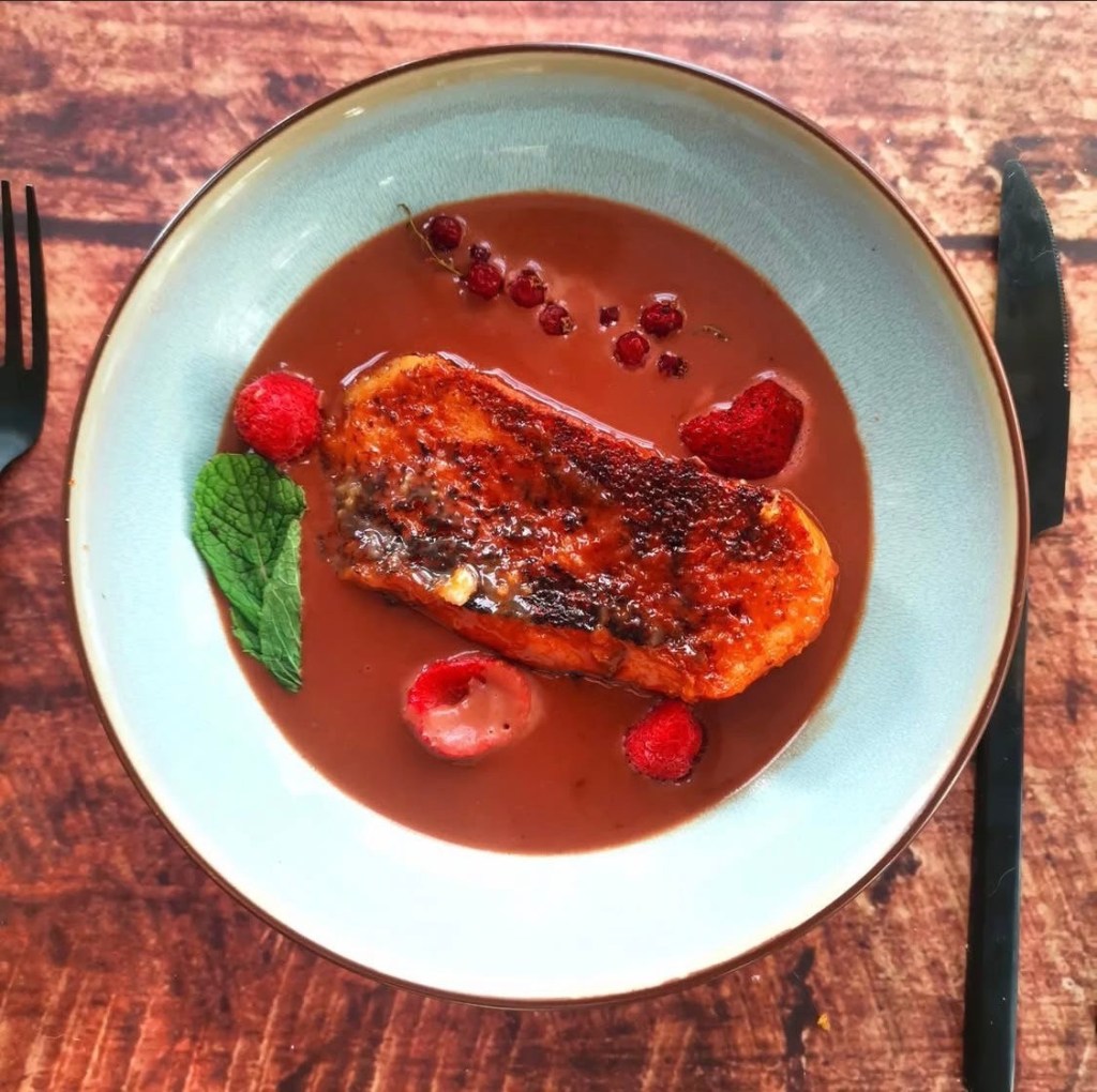 Torrija de rosca a los tres chocolates: la receta de aprovechamiento gourmet de la chef Coque&nbsp;Fariña